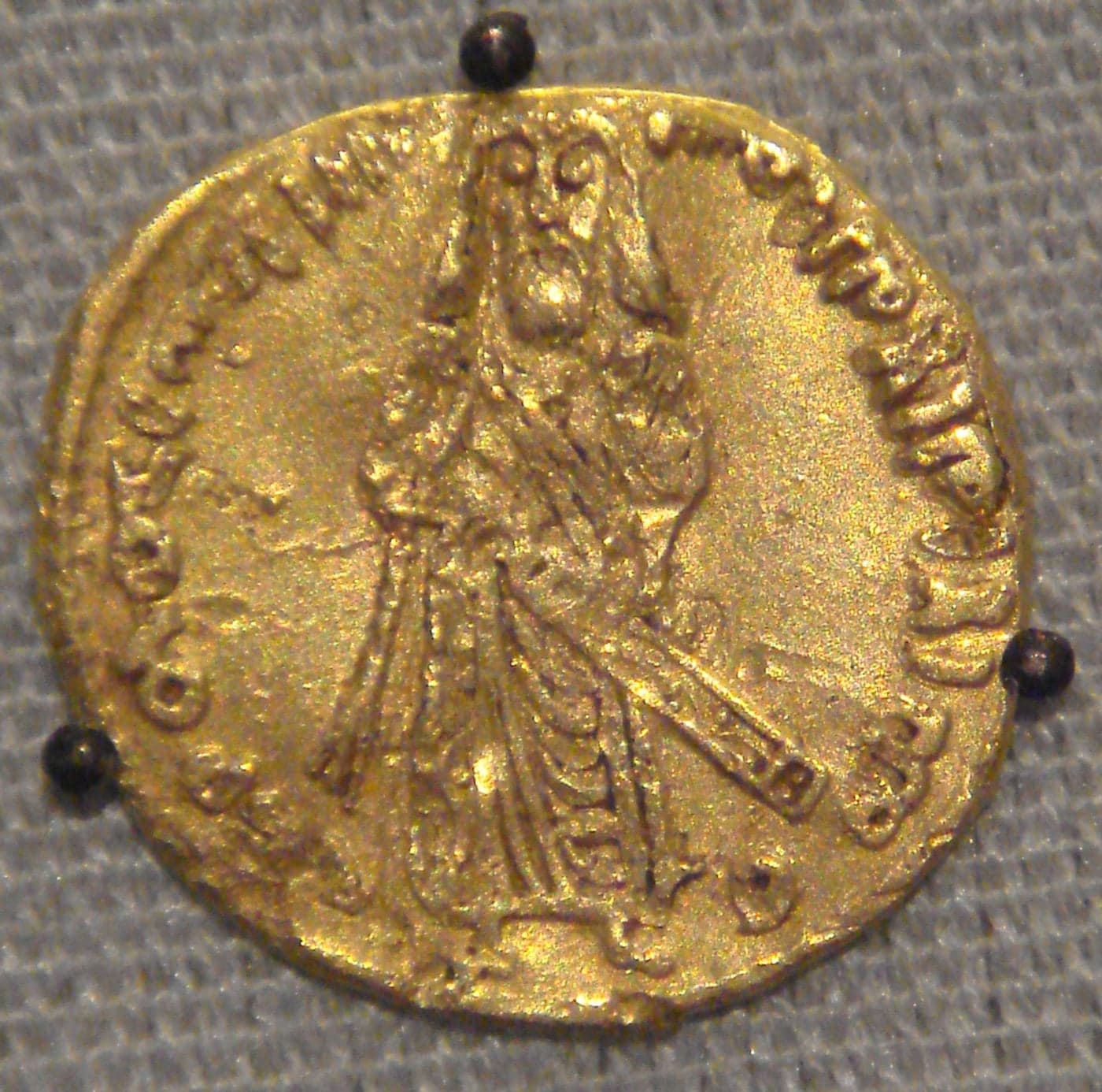Gold Standing Caliph dinar of Abd al-Malik, obverse, showing the caliph standing in robes with a sword